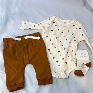 Starting Out brand, Adorable Cream and Brown Baby Set, size Newborn, BNWT